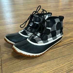 Sorel x madewell size 10 duck boots with plaid print